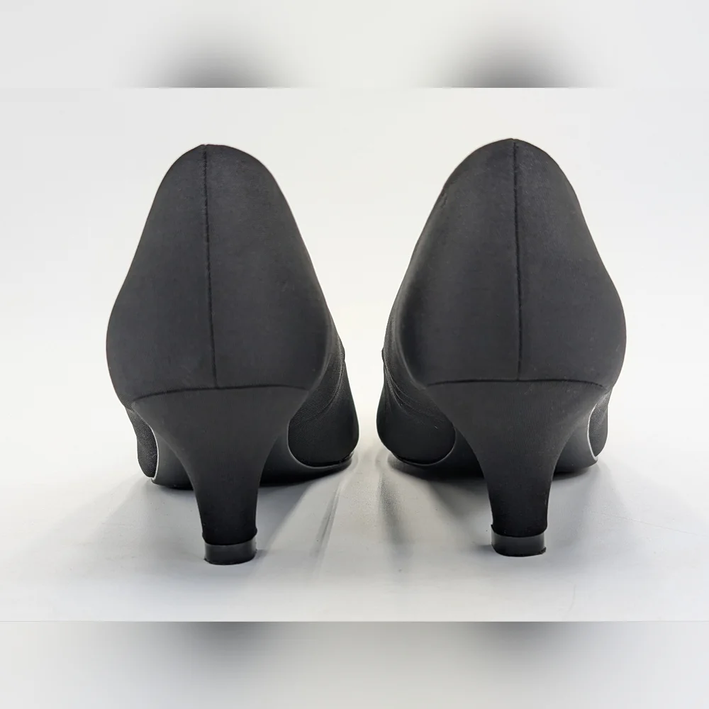 Coach and Four Women Sz 9 Satin Black Cushioned Round Toe Slip-In Mid-Heel Pumps